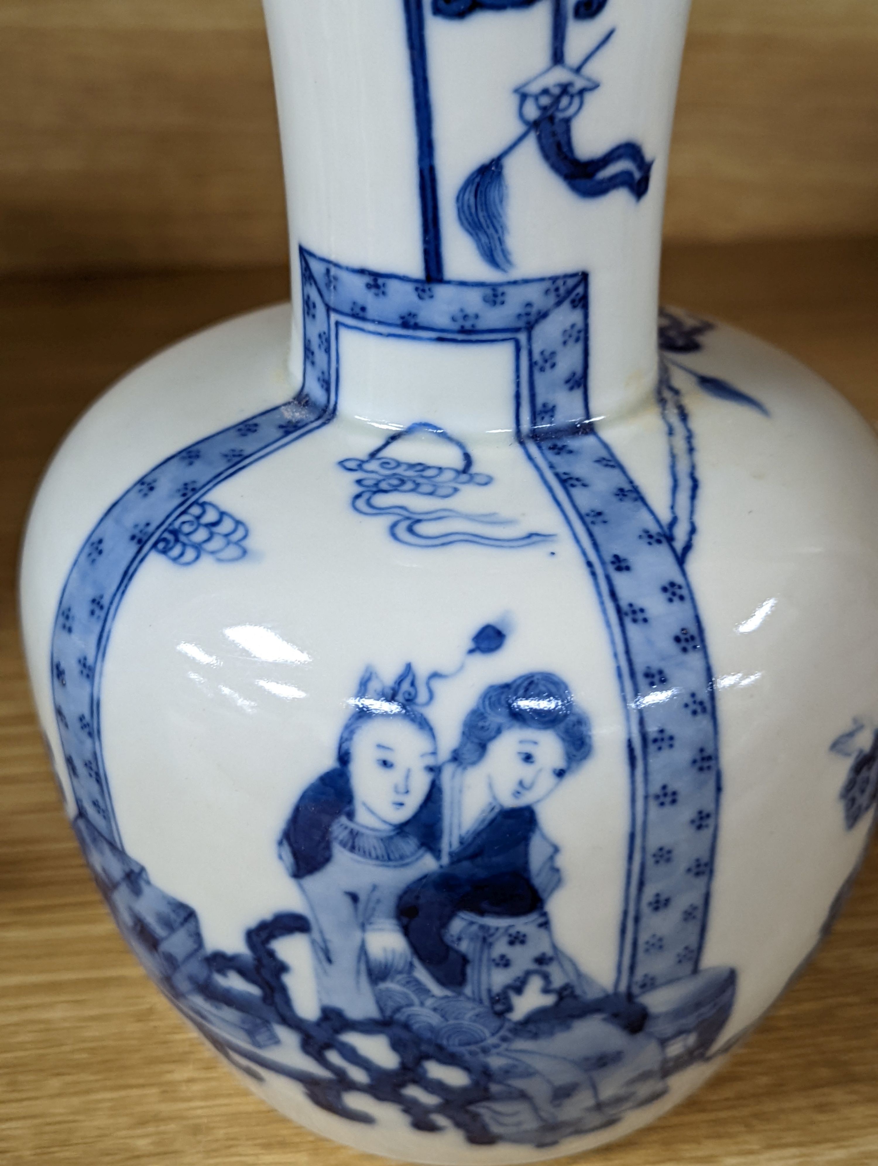 A 19th century Chinese blue and white vase, 20cm